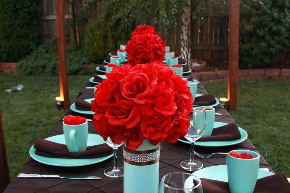 Long table setting with centerpiece