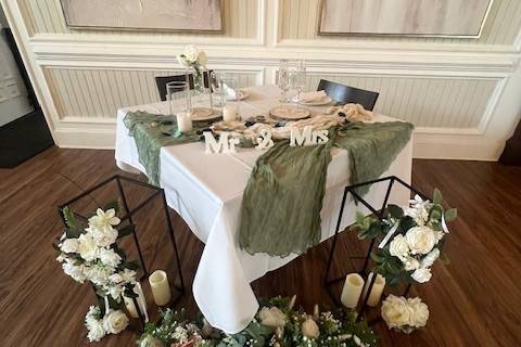 Bride/groom table