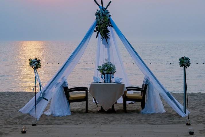 Romantic dinner at the beach