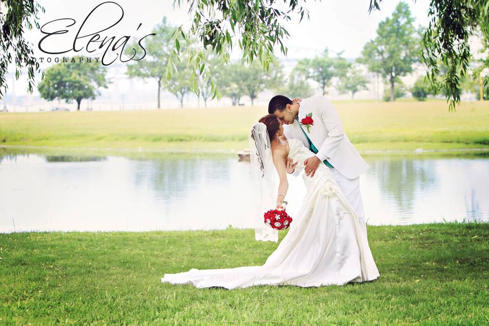 Romantic Bride & Groom Photos