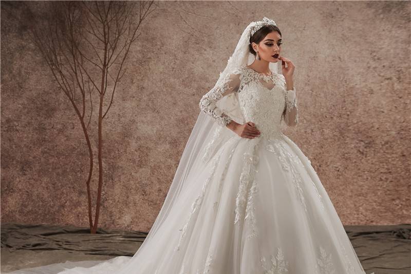 Lace gown with stunning veil