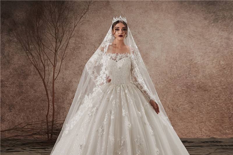 Lace wedding dress