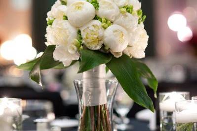 Table centerpiece | Photography by Bellagala