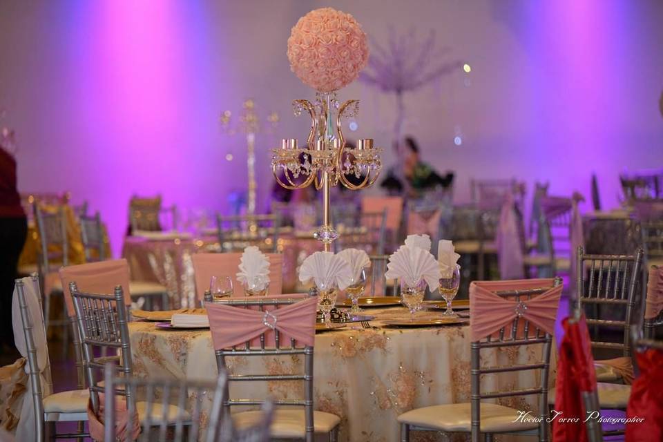 Wide variety of linens and centerpieces