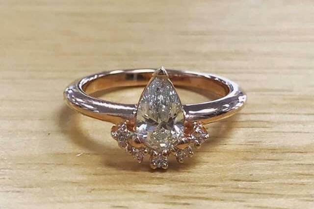 Pear diamond ring