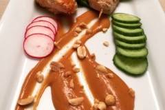 Chicken saté with spicy peanut sauce