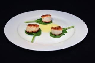 Seared scallop with a lemon butter sauce