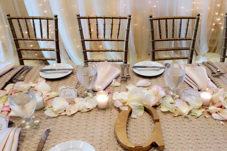 Head table arrangement