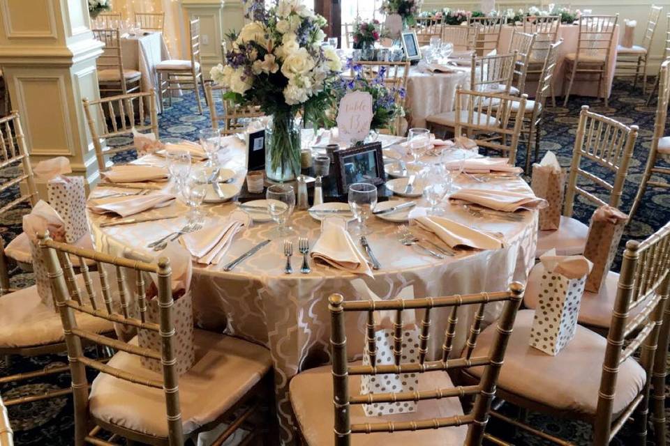 Table setting and centerpiece