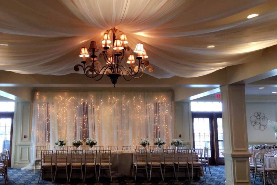 Head table arrangement