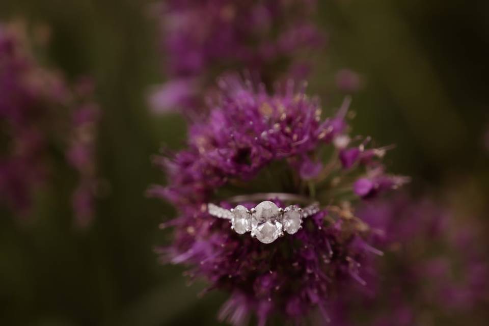 Ring in flowers