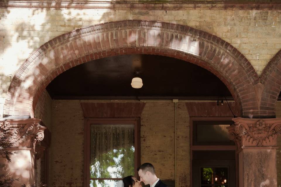Vrooman Mansion couple