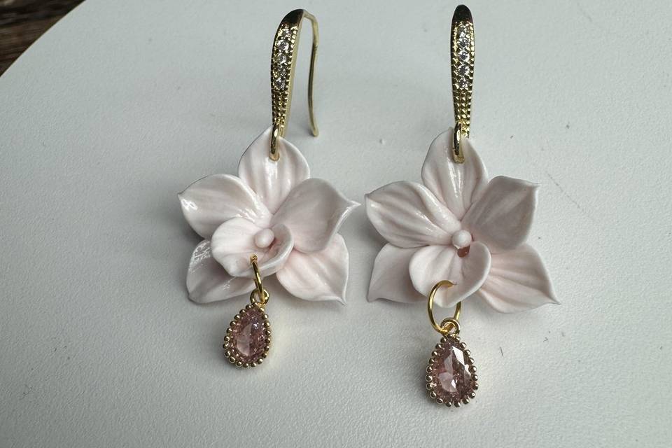 Orchid earring w/crystal