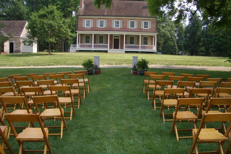 Late May wedding in alle at Locust Grove.