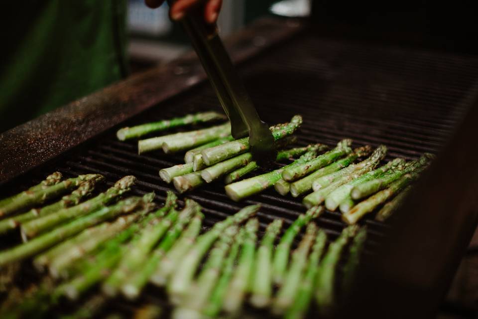 Grilling asparagus