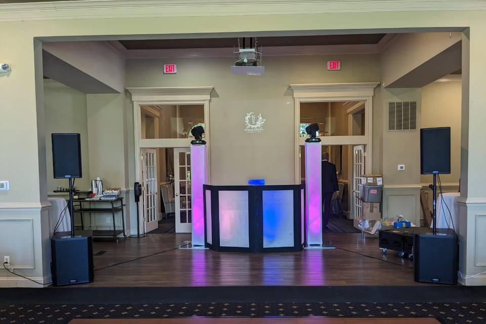 Two column dj booth set up