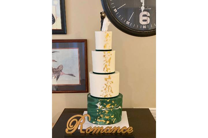 Emerald and gold wedding cake