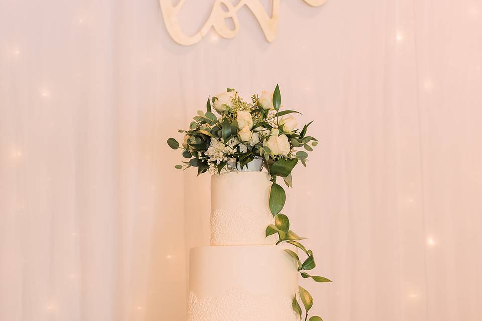 Cake w/ Backdrop Rental