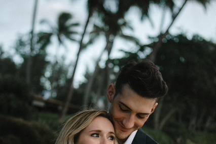 Oahu beach elopement bride