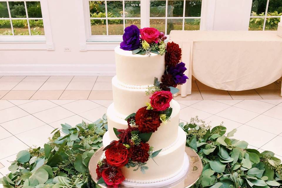 Four tier cake with ascending red flowers