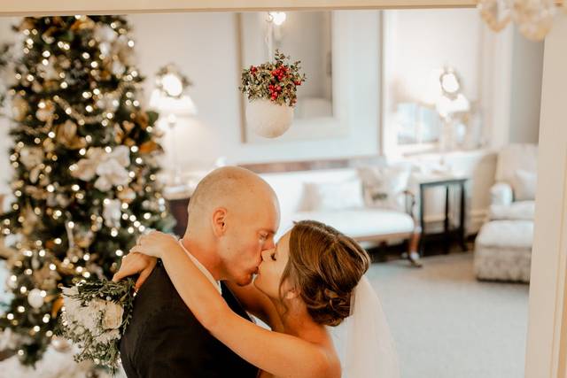 Bride & Groom under Mistletoe