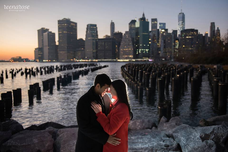 Brooklyn Bridge Park, New York City, engagement session © Reena Rose Photography