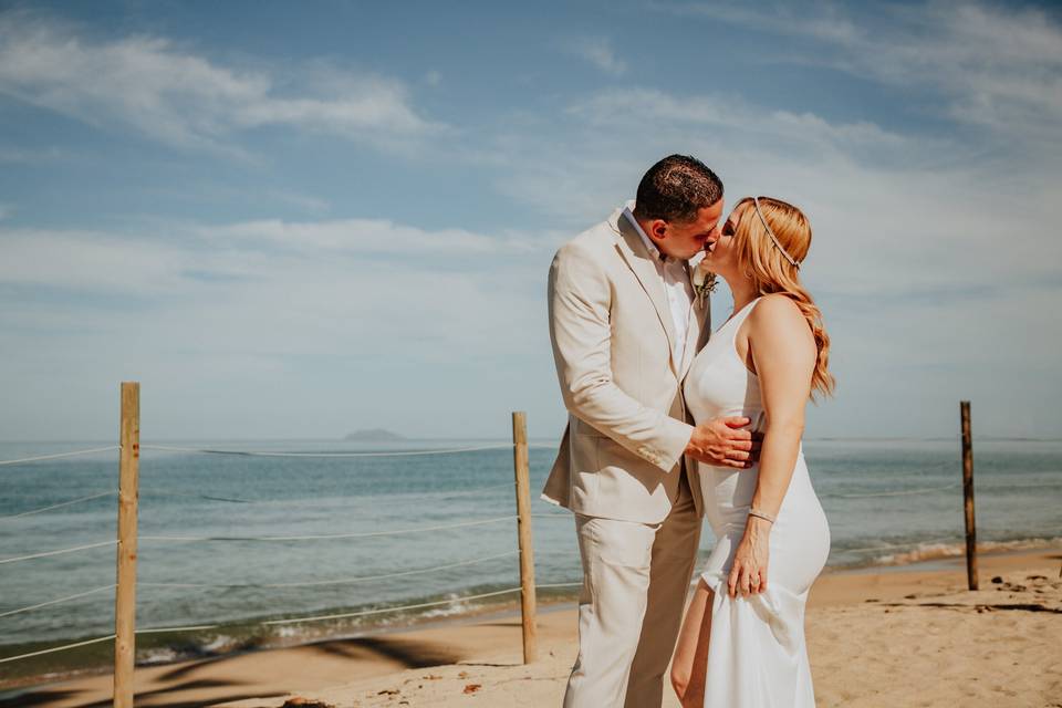 Beach kiss