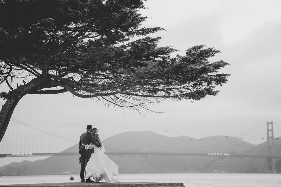 Bride and groom golden gate