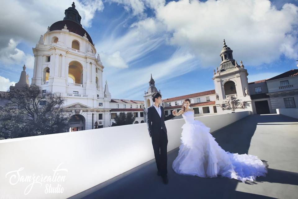 Couple near a grand building - Samzcreation