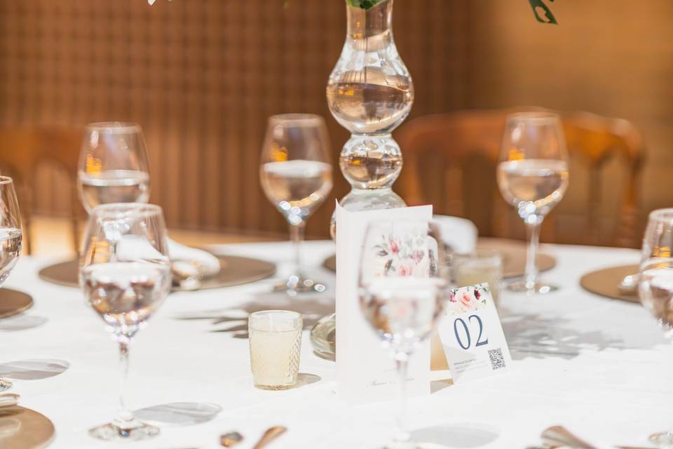 Crystal clear table scape