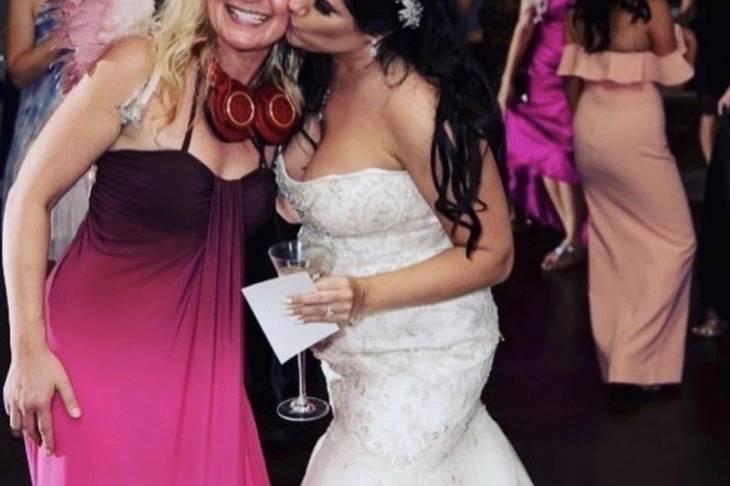 Kiss from the bride!