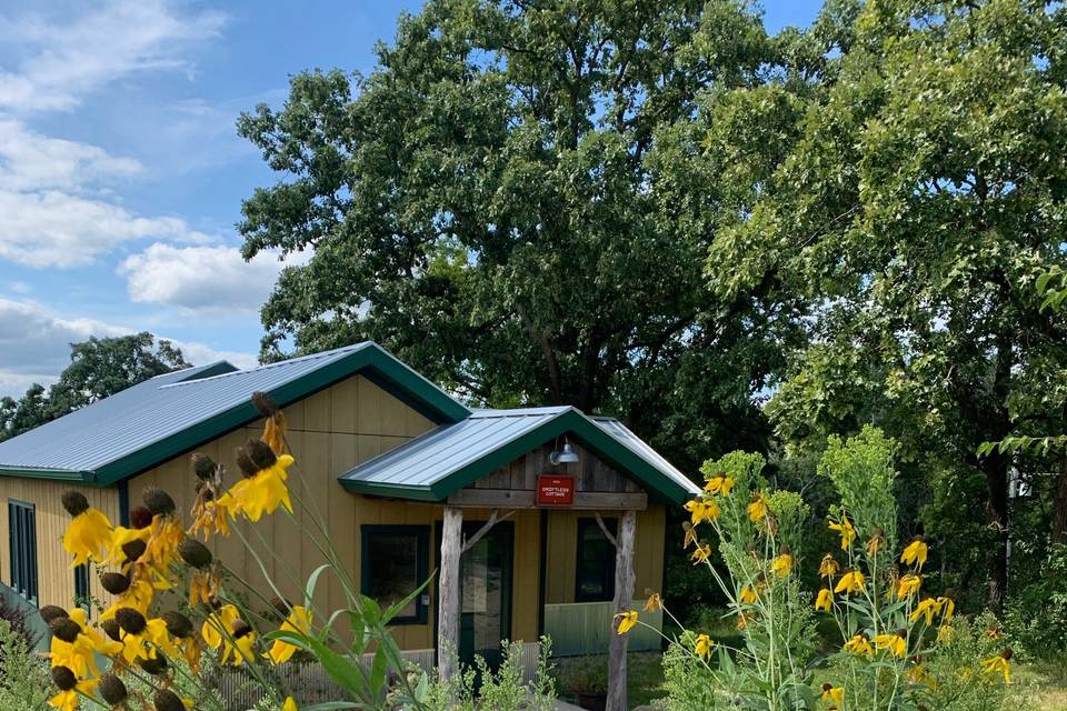 Driftless Cottage for couple