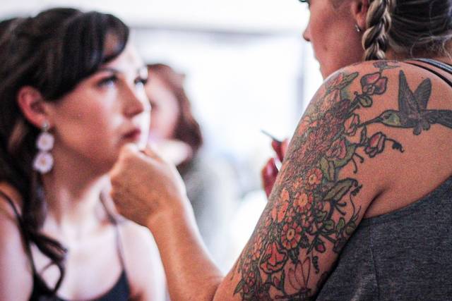 Neenalee getting her makeup