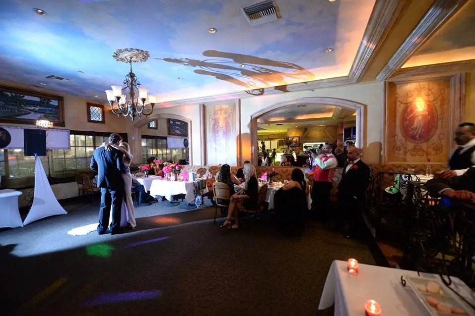 C'est La Vie Restaurant - Venue - Laguna Beach, CA - WeddingWire