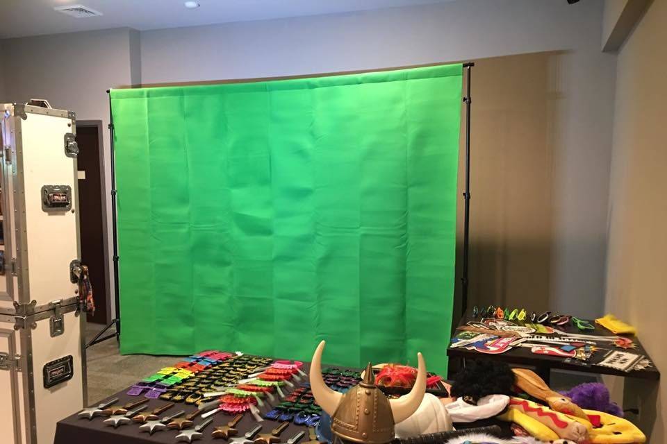 Open air style full green screen photobooth.