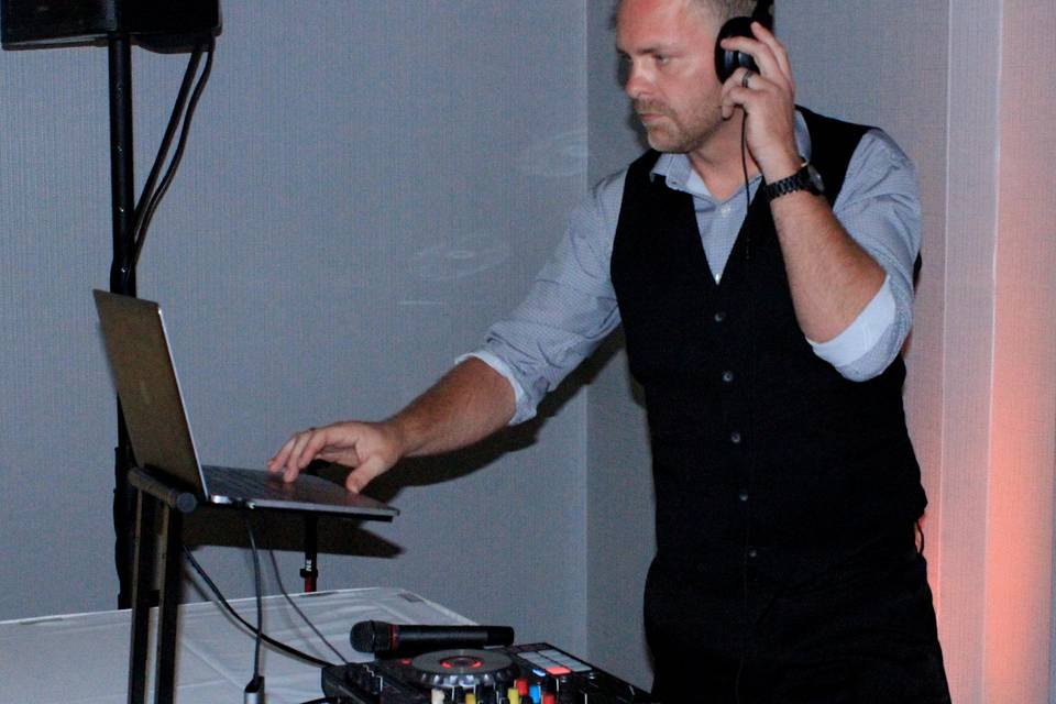 Dj Tyler James Wedding mixing