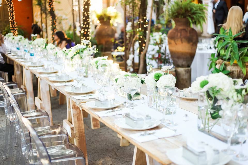 Head table arrangement