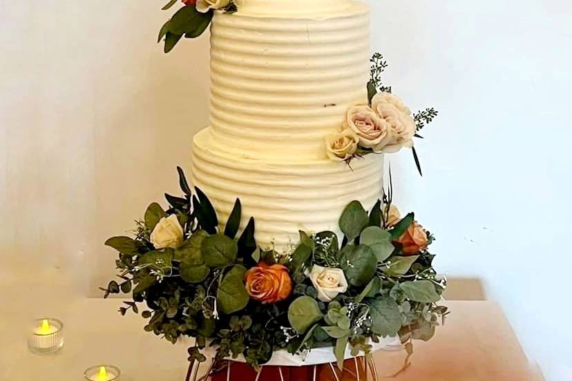 3 teir large textured cake