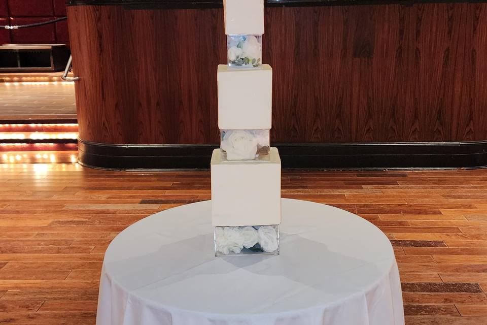 3 tier floating tier cake