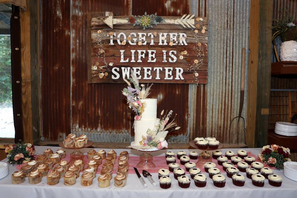 2 tier small cupcake bar