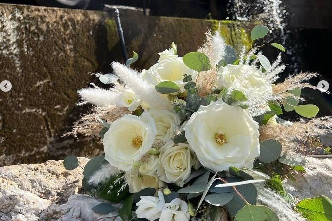 Elegant all white bouquet