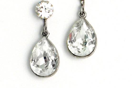 ES 7373 CRY. $35 at annekoplik.com.
Simple yet spectacular crystal drop earrings. Made with SWAROVSKI ELEMENTS. Worn by Kym Johnson of Season 13 and Melissa Rycroft of Season 8 of Dancing with the Stars.
