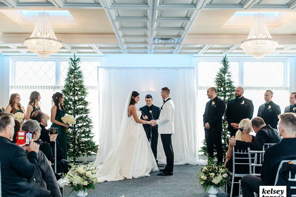 Wintery ceremony space