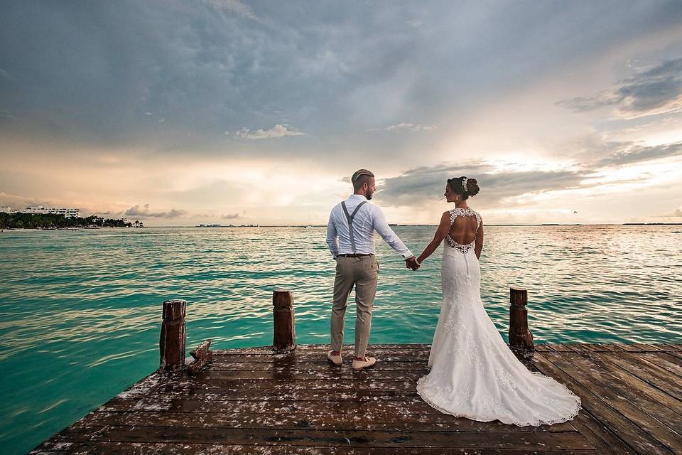 Isla Mujeres Wedding couple