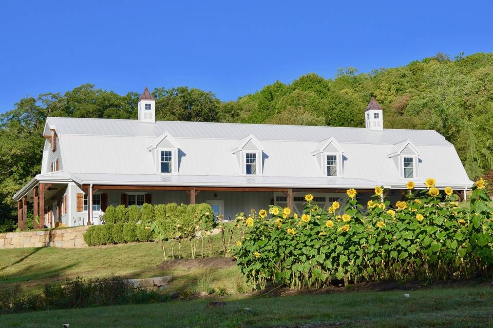 Rustically elegant barn