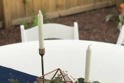 Table setting with centerpiece