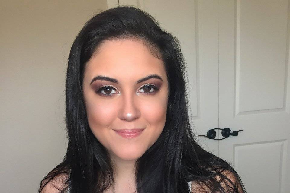 Simple dinner date makeup