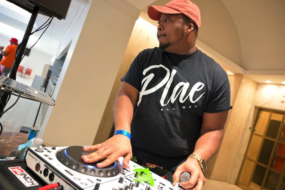 DJ PLAE