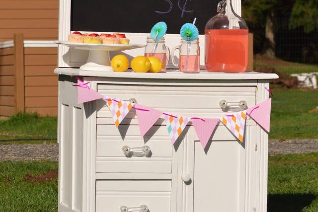 A Bit O' Whimsy Vintage Furniture Rental