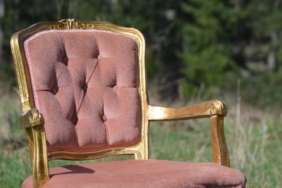 A Bit O' Whimsy Vintage Furniture Rental